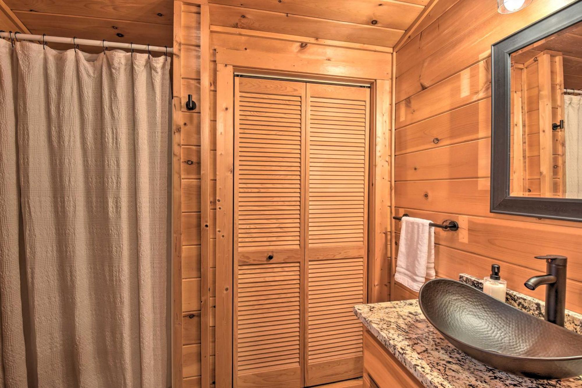 Blue Ridge Cabin Hot Tub, Fire Pit And Grill! エクステリア 写真