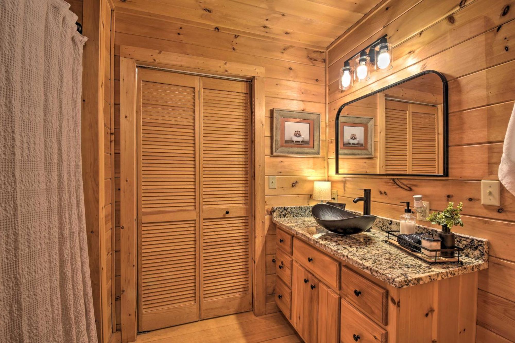 Blue Ridge Cabin Hot Tub, Fire Pit And Grill! エクステリア 写真